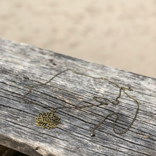 Ожерелье с лотосом на цепочке, металл, бронзовый цвет