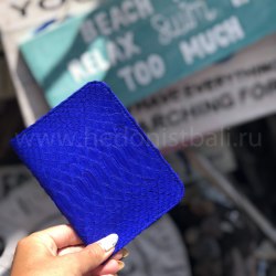 Обложка на паспорт из натуральной кожи питона ярко-синяя