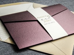 Дизайнерский картон Majestic Nightclub Purple, 290 г/м2.