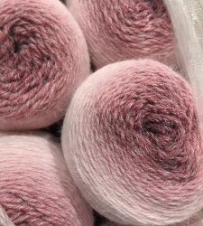 Пряжа Градиент Ruyi цвет 15 сухая роза