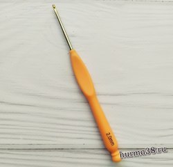 Крючок для вязания с пластиковой ручкой и золотым концом №2