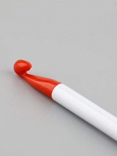 Крючок для вязания пластиковый №7