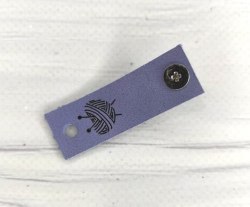 Кожаная бирка с кнопкой «Вязанное сердце» 1,5х4,7см цвет синий