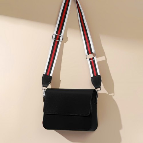 Ручка для сумки, стропа с кожаной вставкой, 140 × 3,8 см, цвет белый/чёрный/красный арт. 5077536