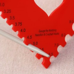 Линейка для определения размера спиц для вязания «Сердце», 11 см, цвет красный арт. 7384412