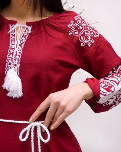 Жіноча вишита блуза Ольга на вишневому льоні з білою вишивкою