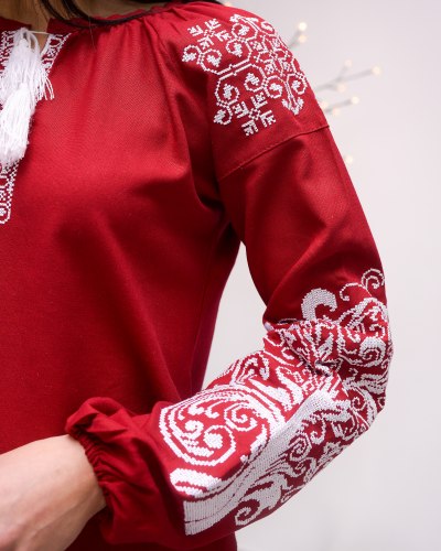 Жіноча вишита блуза Ольга на вишневому льоні з білою вишивкою