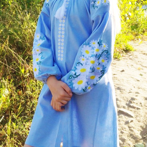 Дитяча вишита сукня Сара на блакитному льоні