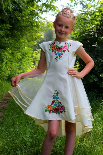 Дитяча вишита сукня Мальвіна з вишивкою Діана на кремовому габардині