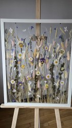 Интерьерное панно из сухоцветов без фона 40х50 см с ромашками и виолами