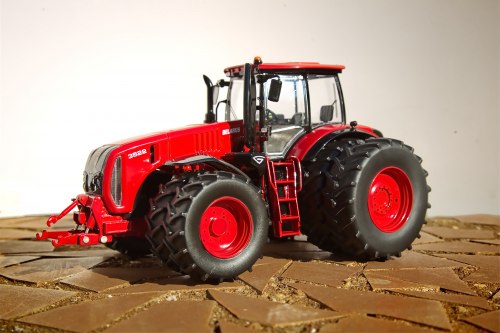 Коллекционная масштабная модель трактора BELARUS-3522 932-430