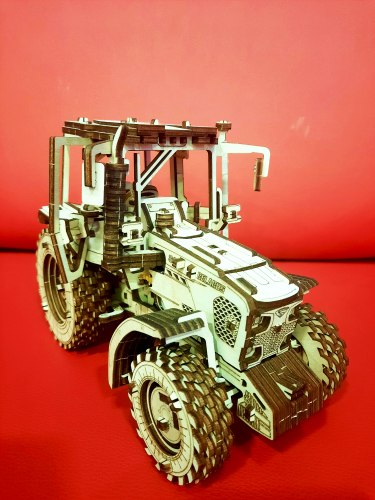 Механическая модель в сборе "Трактор BELARUS-82" + гараж 932-372