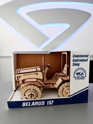 Сборная модель мини-трактора "Беларус-152" 74 детали