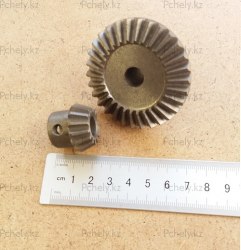 Шестерни привода медогонки