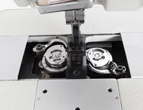 Двухигольная швейная машина челночного стежка Shunfa SF845-3D
