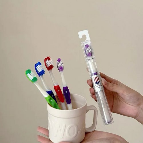 Зубная щетка (в пластиковом чехле) / арт. 283-21