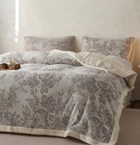 Одеяло флисовое с резным рисунком "Туманный сад", 200*230 см. / арт. 288-13