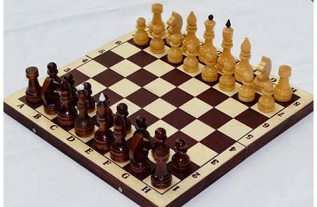 Шахматы с доской лакированные P-11