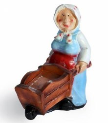 Садовая фигурка из гипса Бабушка с тачкой (300*230мм)