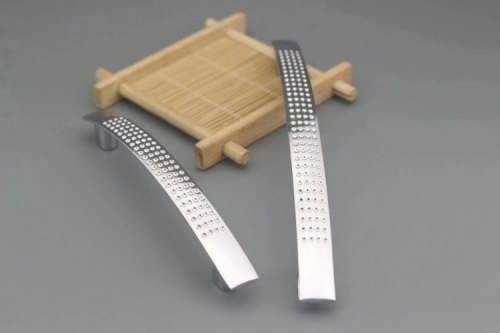 Мебельная ручка FURBAT 2687-96 матовый хром/хром